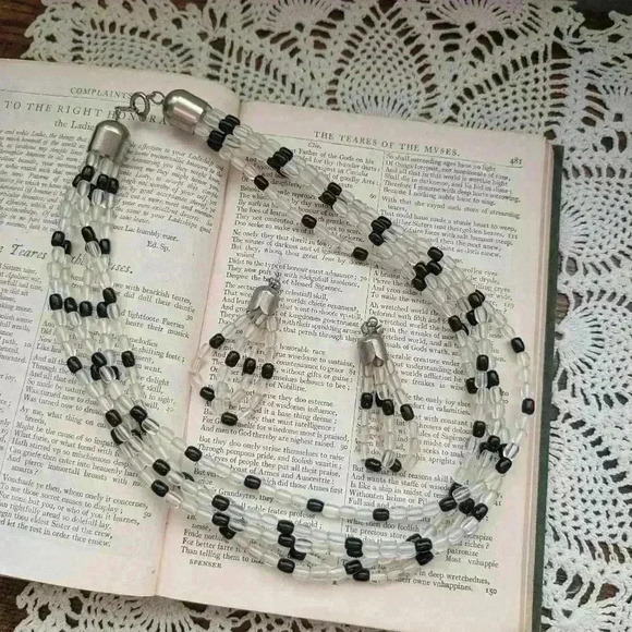 Vintage  clear and black bead necklace and earrings set - Picture 1 of 8